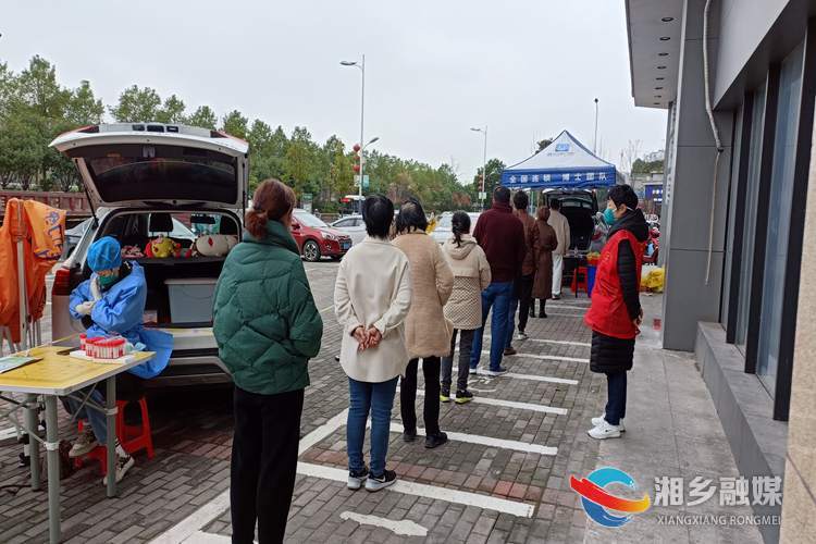 [东山街道]“快”字当头筑防线 党员干部冲在前