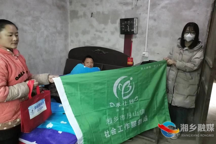 [月山镇]关爱重点人群 “防疫健康包”送上门