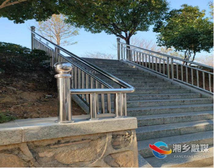 [城管局]便民设施暖民心 安心扶手便民行