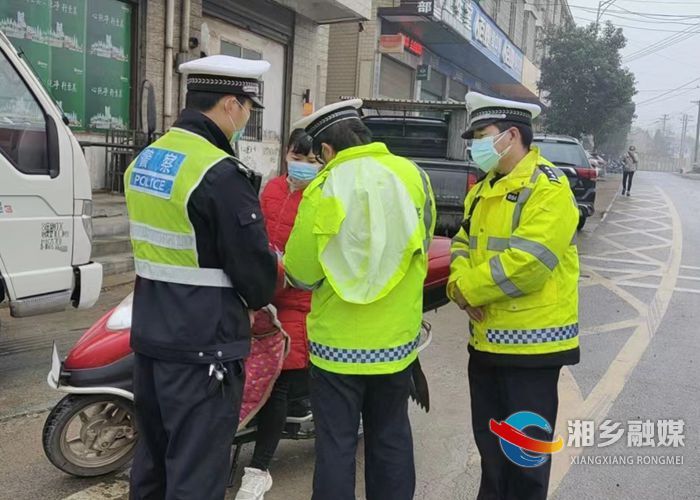 [公安局]交警大队积极推进春运交通安保工作