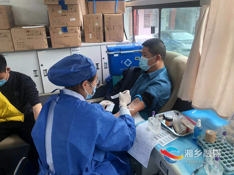 [梅桥镇]党员干部踊跃参与无偿献血