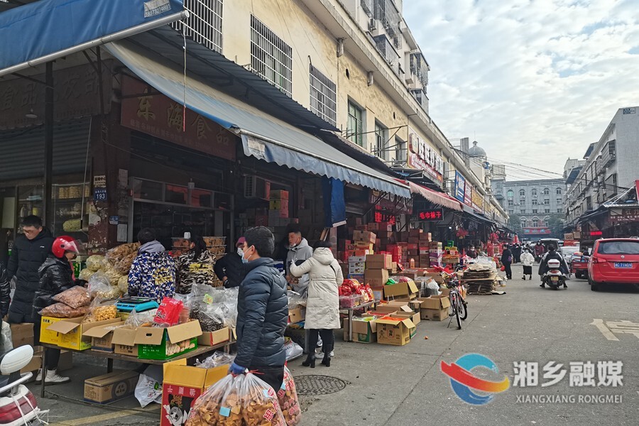 【龙城年味】春节将至年味浓 市民采购年货忙