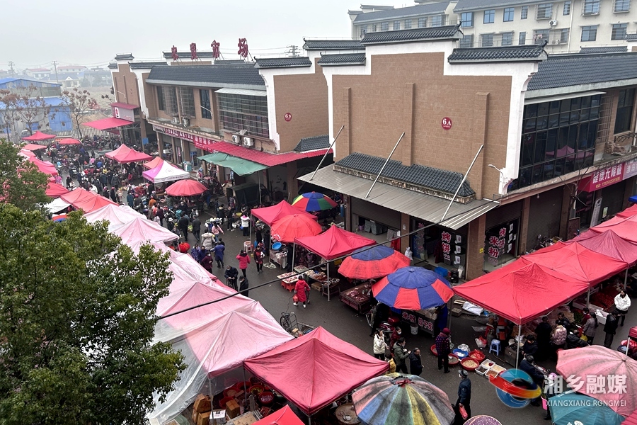 【龙城年味】兔年脚步近 农村集市“年味浓”