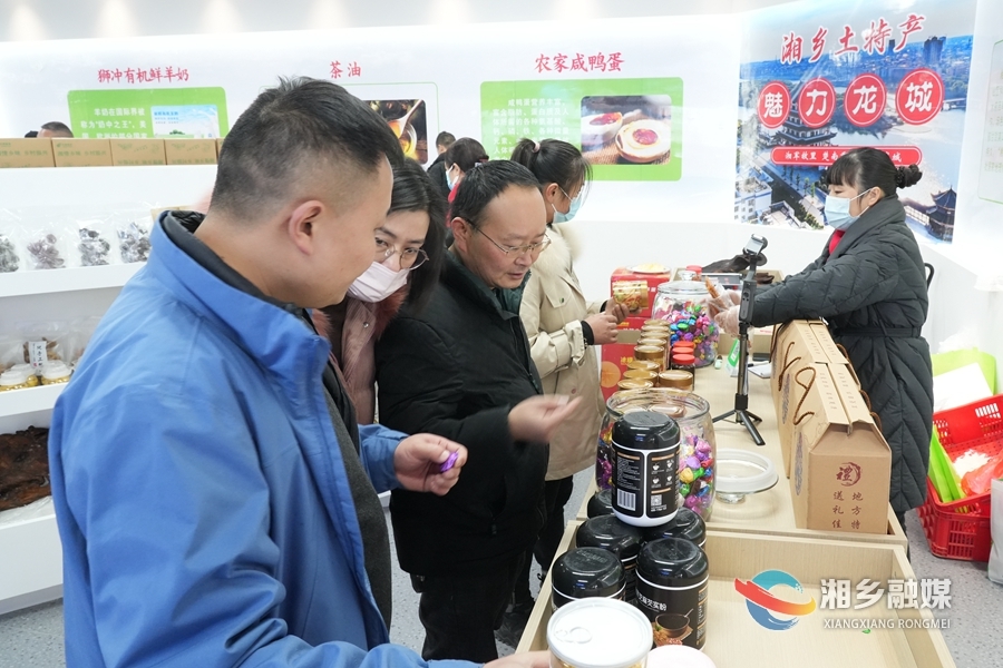 【贯彻二十大·新春走基层】农民直播带货 让家乡好物跳出“农门”