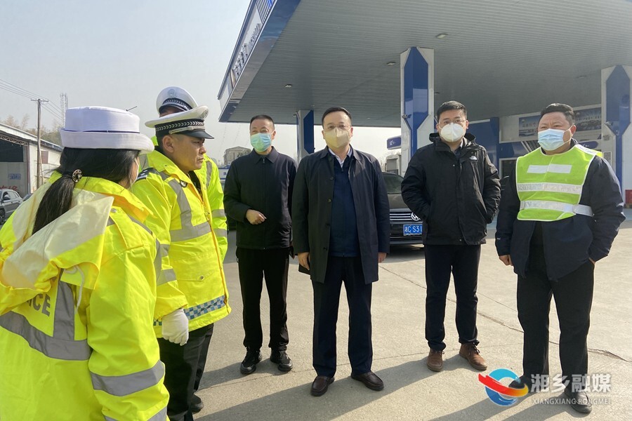 郭勇看望慰问公安民辅警、敬老院老人与工作人员