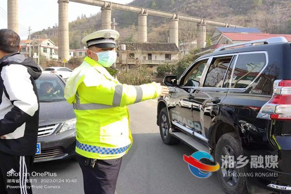 [公安局]交警大队春节假期坚守岗位保平安畅通