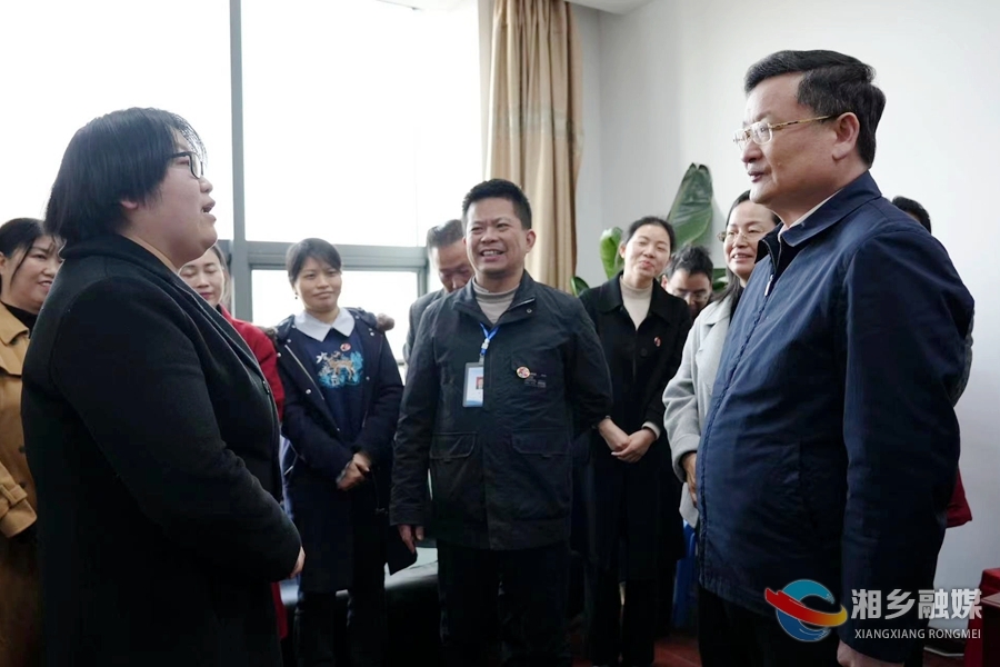 赵新文看望慰问民革党员和市工商联干部职工