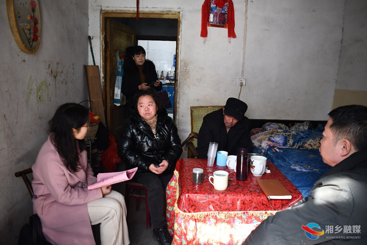 [人社局]开展“敲门行动” 帮扶就业困难人员