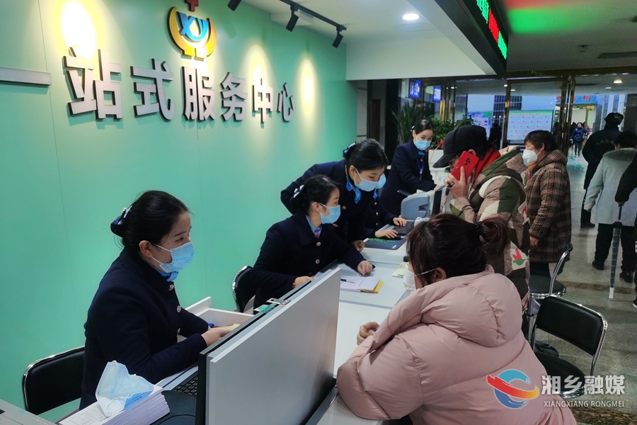 【心连心走基层 面对面解难题】市人民医院：“一站式服务中心”投入使用