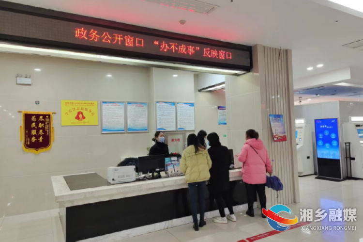 [行政审批服务局]“办不成事”窗口助群众办成事