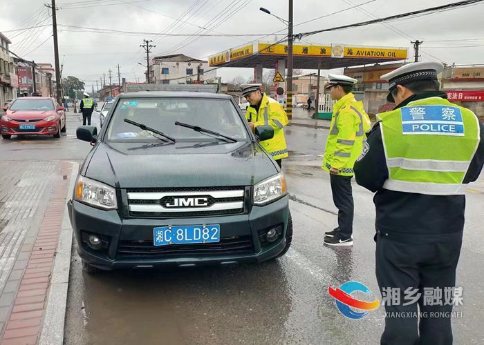[公安局]全警上路保春运交通安全