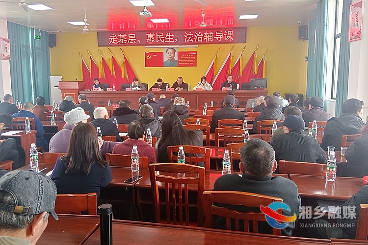 [龙洞镇]法律课堂入乡村 法治意识入人心