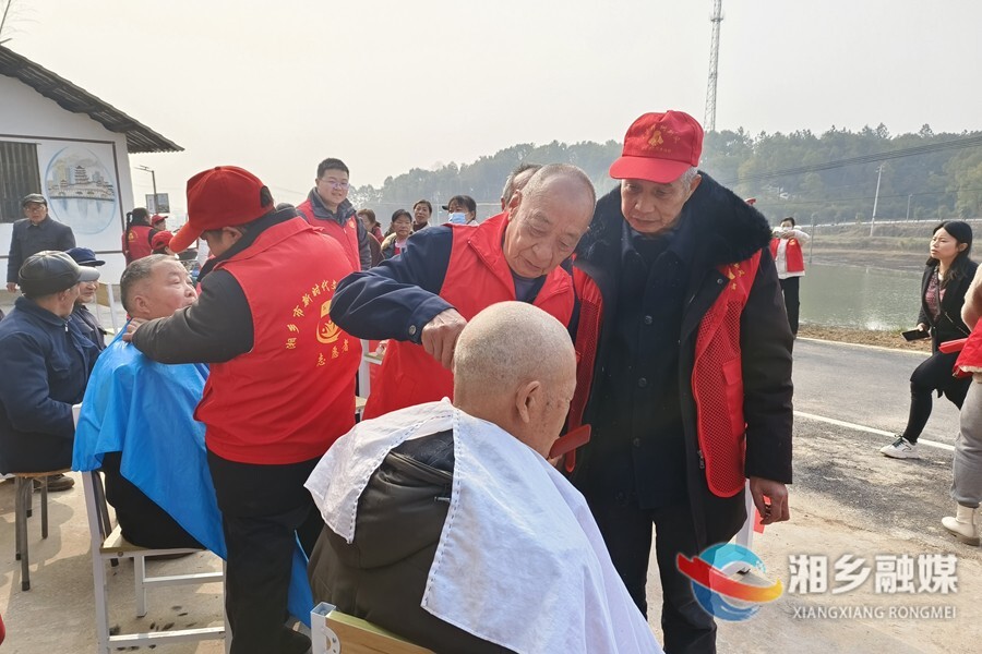 学雷锋 树新风 | 湘乡：学习雷锋好榜样 志愿服务在行动