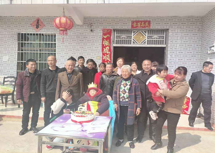[月山镇]为百岁老人庆生 弘扬敬老爱老美德
