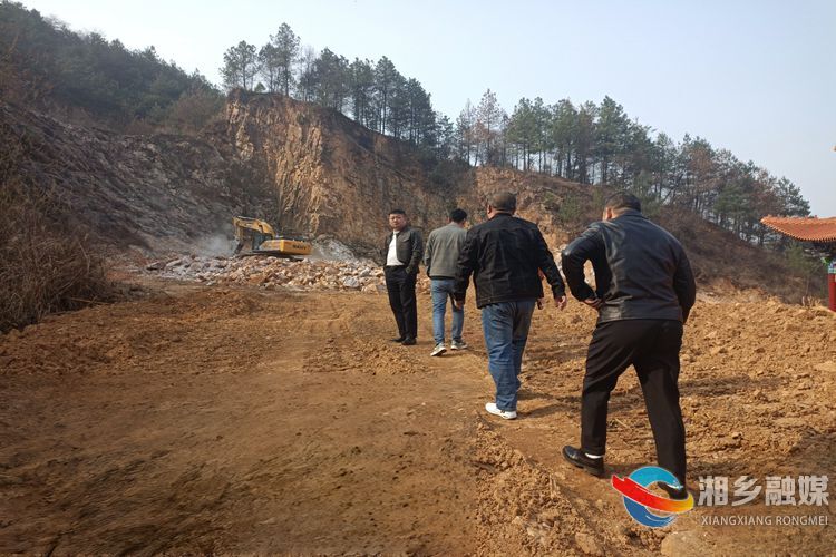 [东山街道]联合出击 制止非法开采