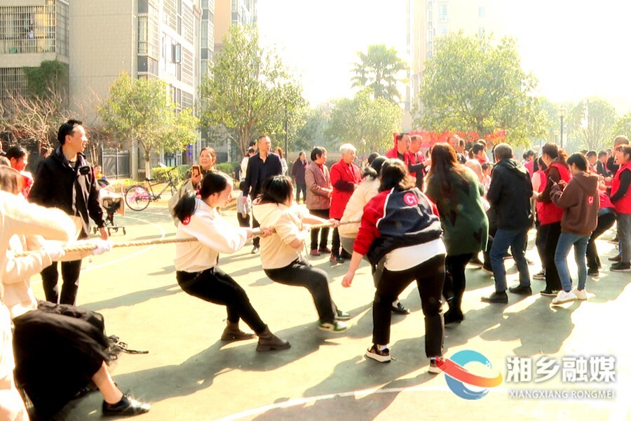 巾帼绽芳华｜桑枣社区举行庆“三八”妇女节拔河比赛