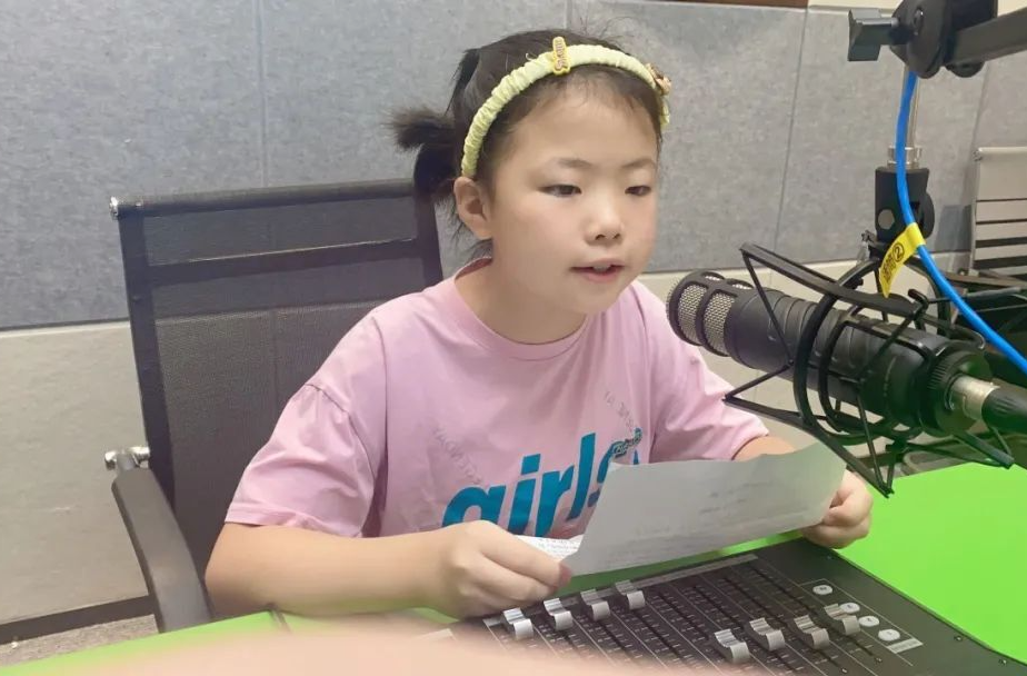 《红领巾讲故事》第二十三期：草原英雄小姐妹