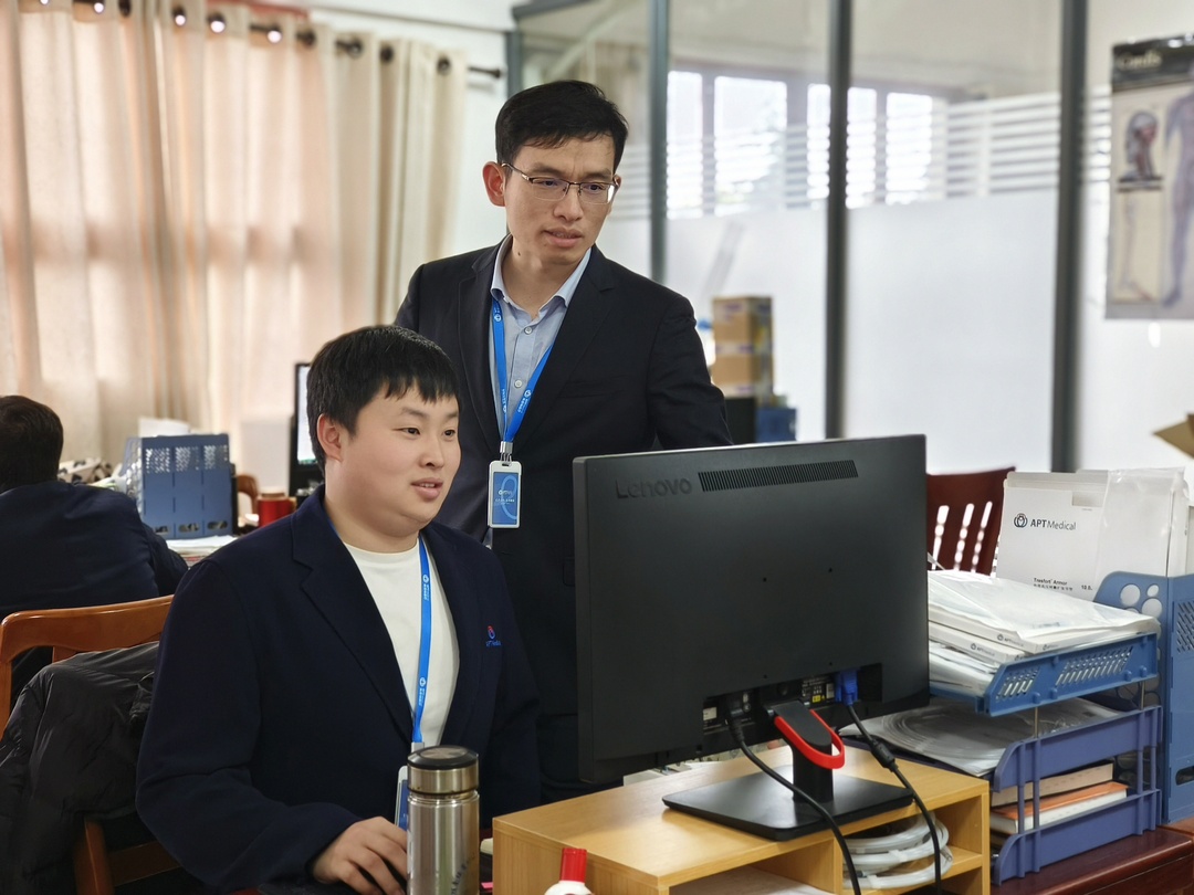 【湘恋英才 携手乡依】颜世平：介入医疗器械领域的“攀登者”