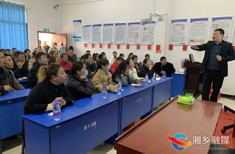 还在担心科一科四通不过？快到蓝天驾校参加免费理论培训