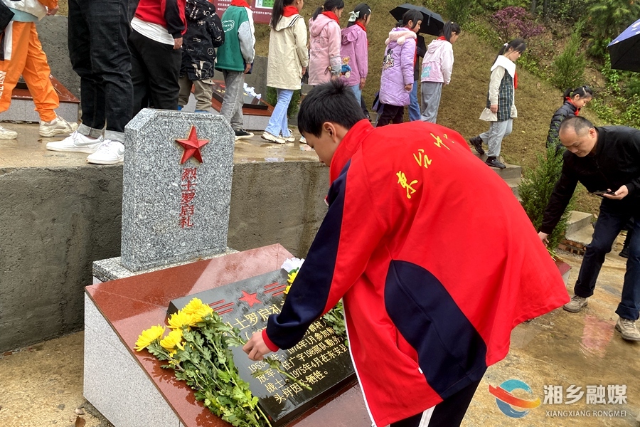 【我们的节日·清明】金石镇：清明时节祭英烈 红色基因代代传