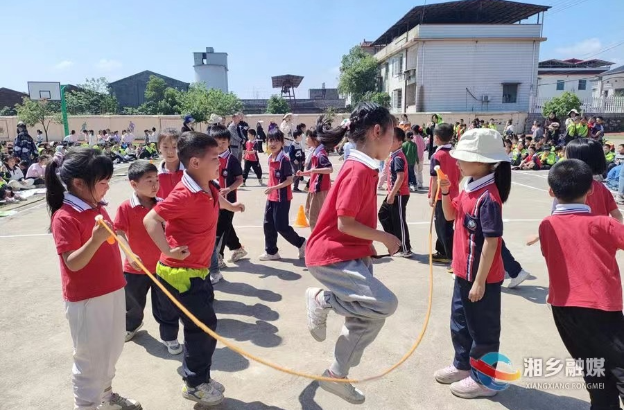 [教育局]“绳”采飞扬 东郊乡实验小学开展跳绳比赛