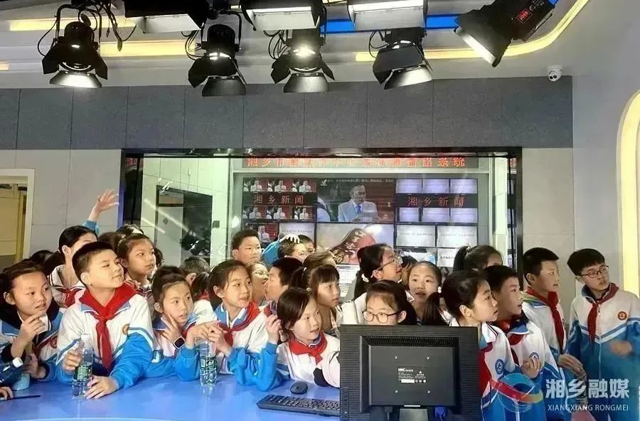 “双减”下的快乐课堂 向阳学校学生探秘新闻的“诞生”