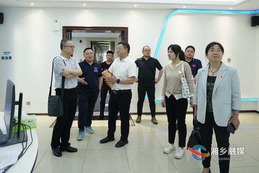 省广电局到湘乡市融媒体中心督导互联网视听节目服务业务开展情况