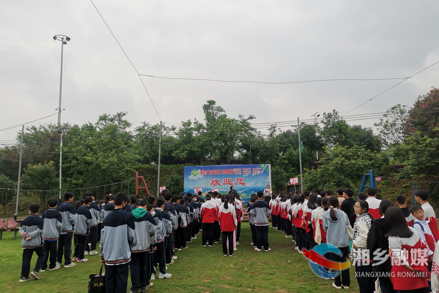 株洲市姚家坝中学来湘乡开展红色研学旅行活动