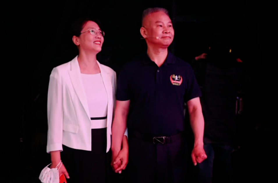 “时代楷模”万步炎的妻子刘淑英，是他的师妹，更是他的“迷妹”