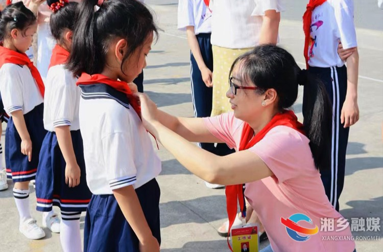 [望春门街道]“六一”慰问暖童心 爱心传递送温暖