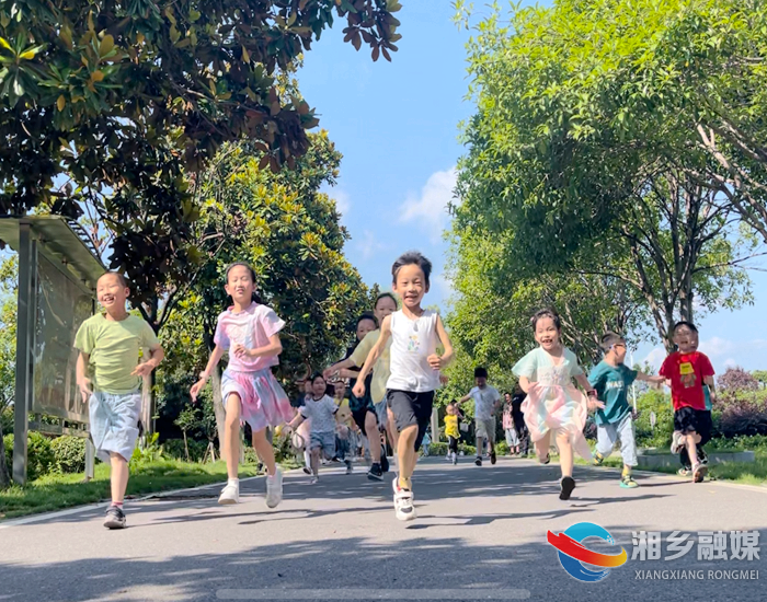 湘乡各地举行多彩活动喜迎“六一”儿童节