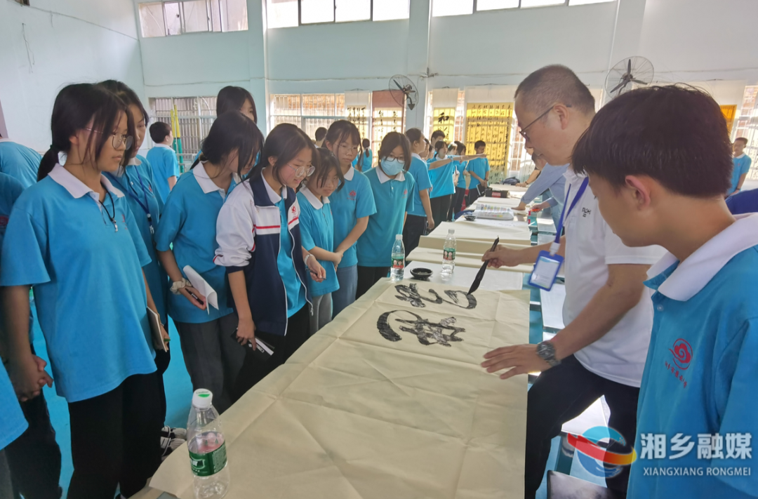 翰墨飘香，景云中学迎来书法家