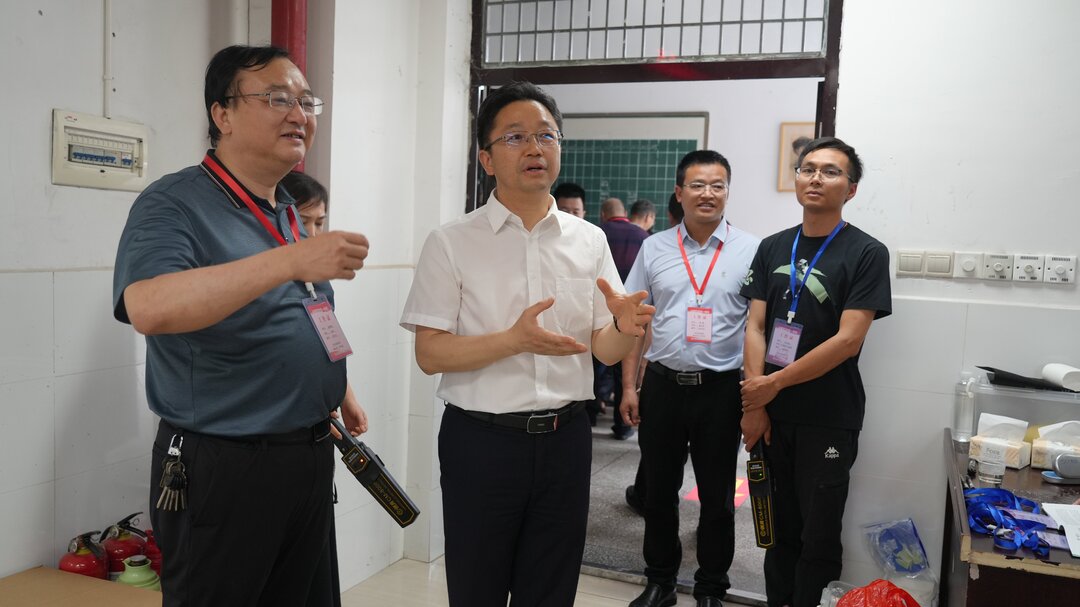 谢岸烨带队督查全市高考备考工作