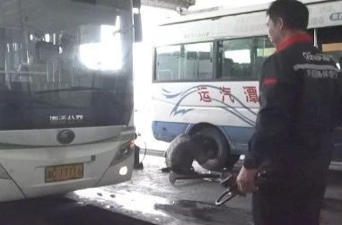 你追梦 我护航，湘乡送考车辆接受“体检”