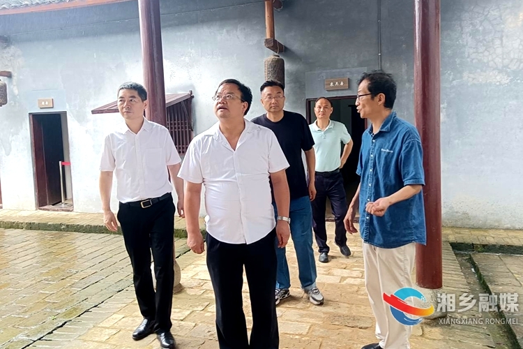 省委党史研究院副院长王小平到湘乡调研红色文化