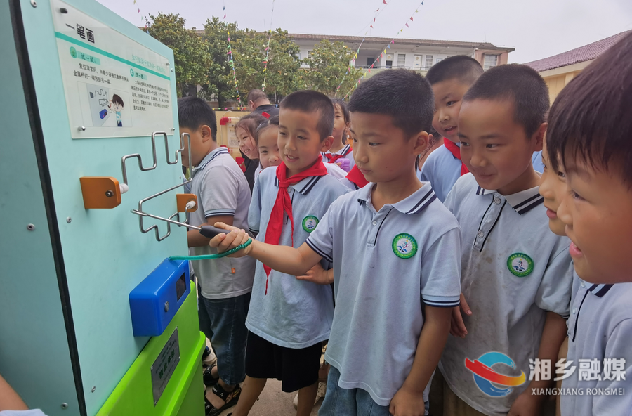 科普进校园，让学生“零距离”感受科技魅力