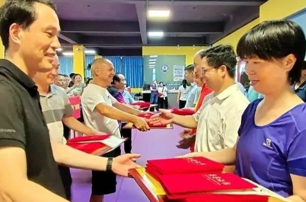 爱“乒”才会赢！湘乡 “创文杯”职工乒乓球赛圆满落幕