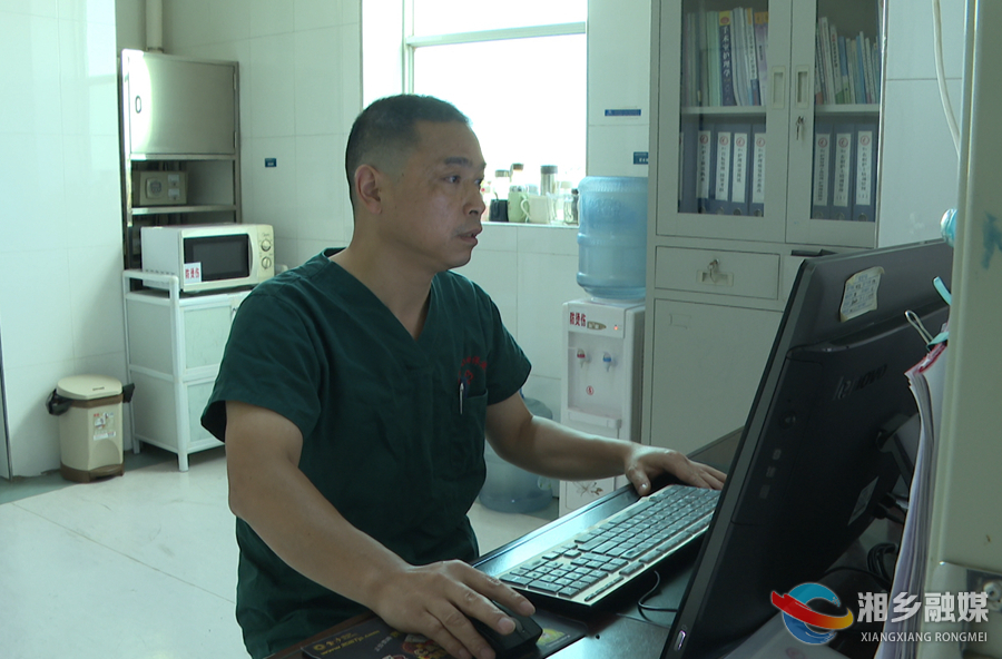 【党旗飘扬映初心】刘中华：无影灯下的守护者