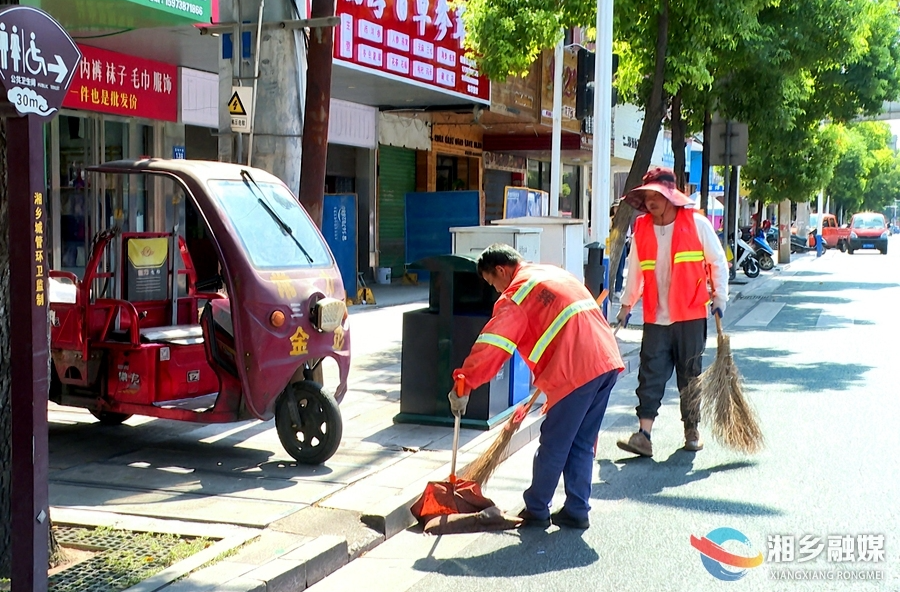 【高温下的坚守】环卫工人用汗水擦亮城市“颜值”