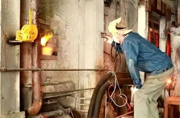 湘乡的他们，在120℃的工作环境下挥汗如雨……