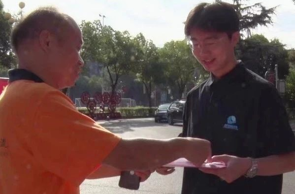 金榜题名时！2023年湘乡首封清华大学录取通知书送达