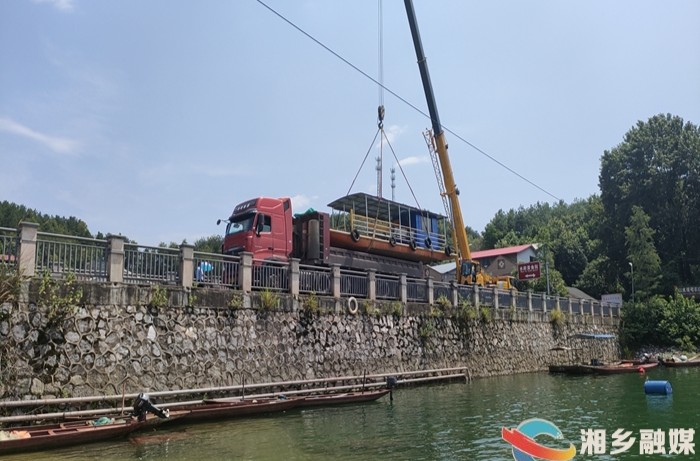 [交通运输局]重拳出击 整治水府庙旅游区“三无”船舶非法航行及载客行为