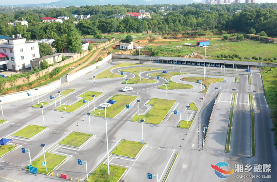 湘乡举行公务车辆驾驶员技能“大比武”