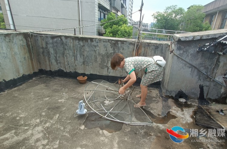 [望春门街道]整治非法“小锅盖”  织牢城市“安全网”