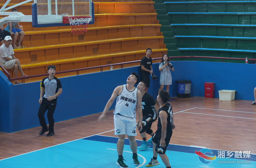 精彩“篮”不住！湘乡这场篮球赛让观众直呼“过瘾”！