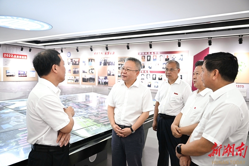 沈晓明赴湘潭大学调研：弘扬优良传统 大胆改革创新 走出一条具有自身特色的办学之路