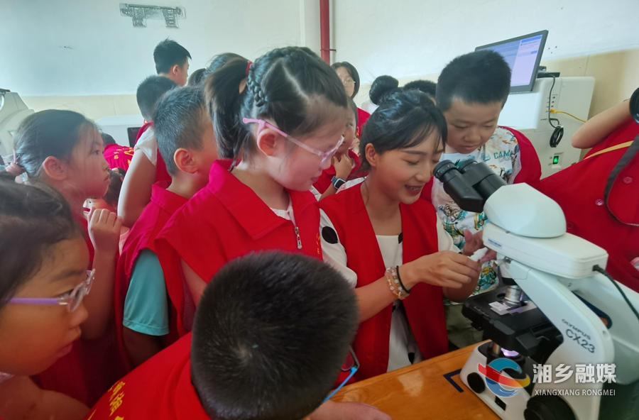 学生娃医院“探秘” 感受医学魅力