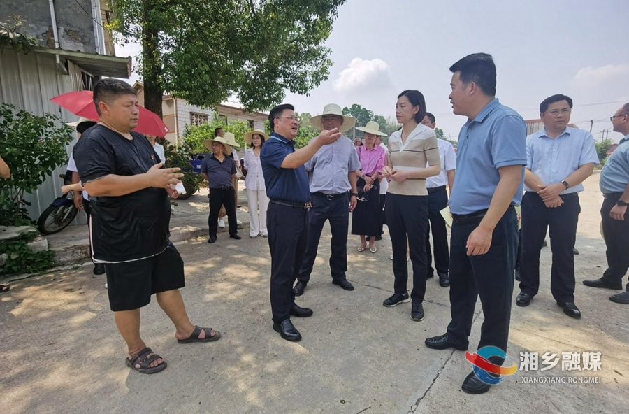 湖南中医药大学党委书记戴爱国一行来湘乡调研