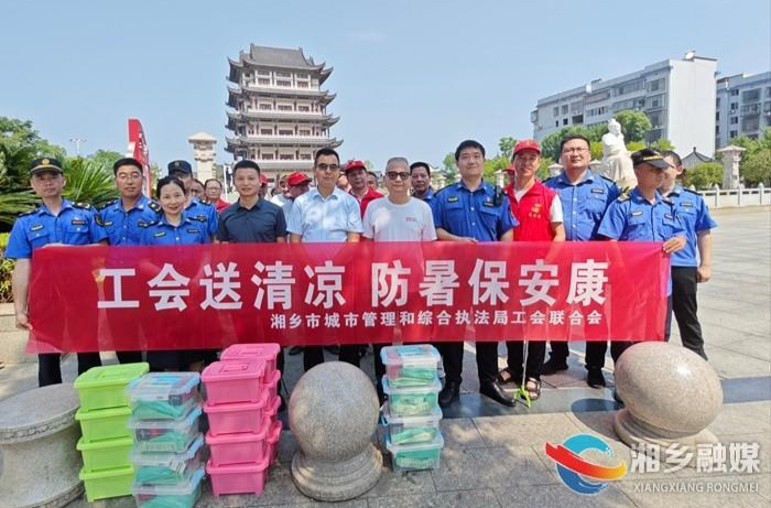 [城管局]炎炎夏日送清凉 阵阵暖意入网格