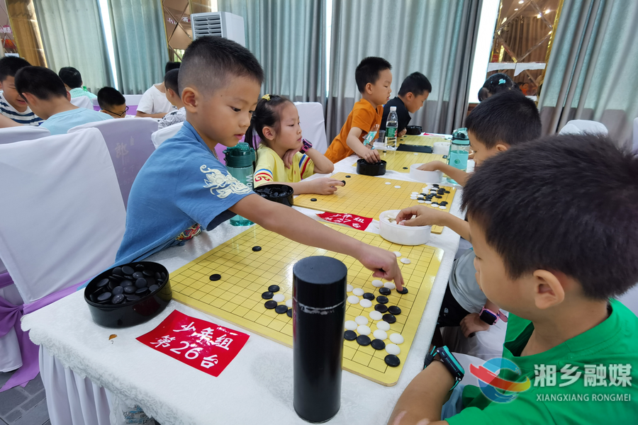 “棋”乐无穷！150名围棋爱好者同场竞技